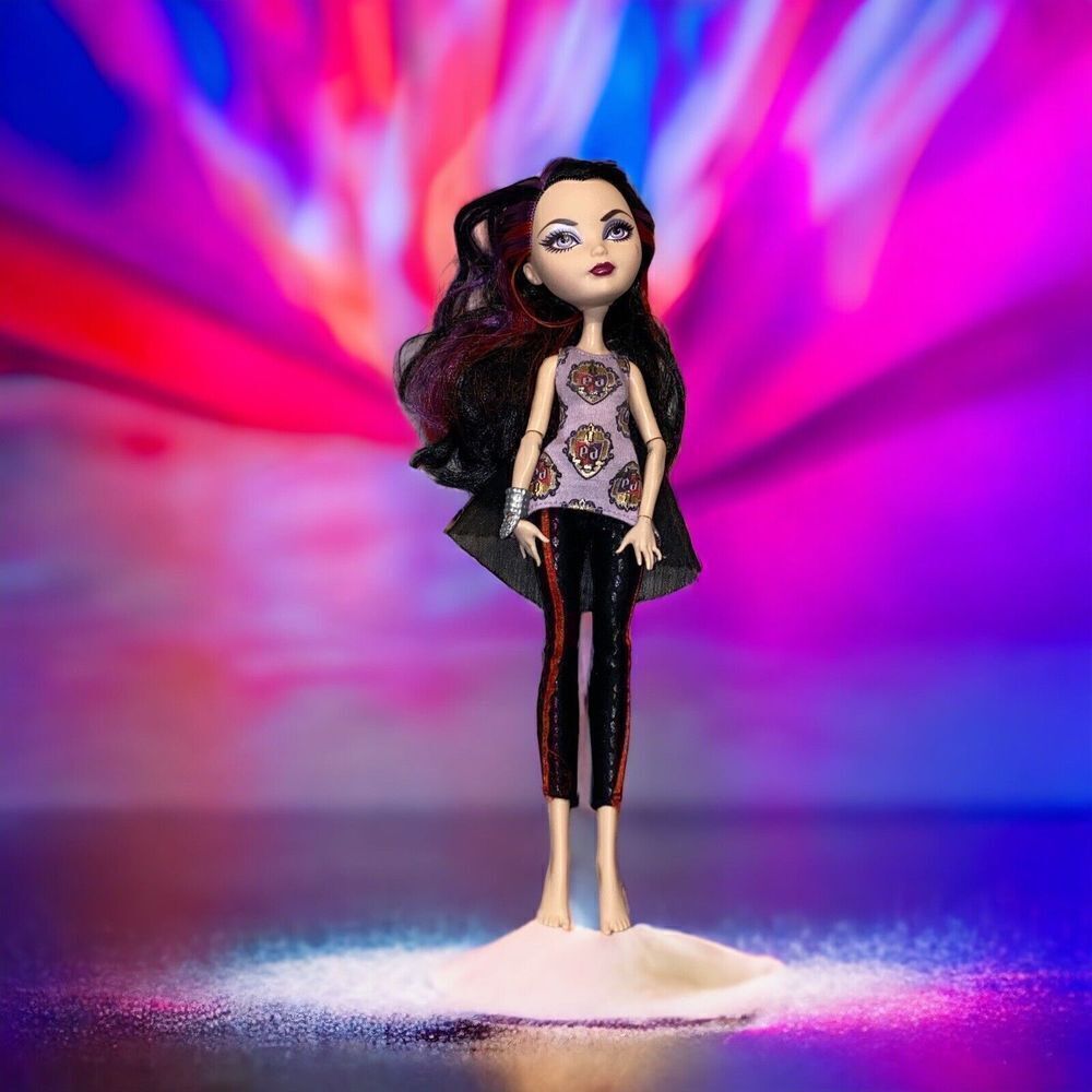 Ever After High RAVEN Queen School Spirit Doll